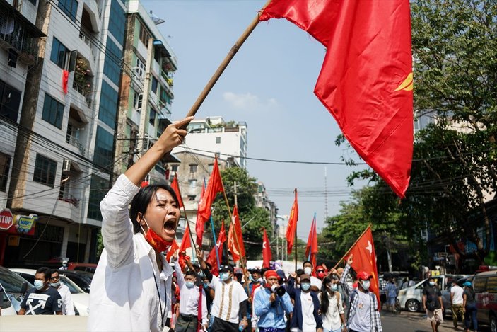 Myanmar'da darbe karşıtı protestolar üçüncü gününde
