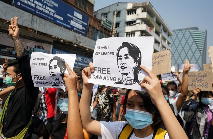Myanmar'da darbe karşıtı protestolar üçüncü gününde