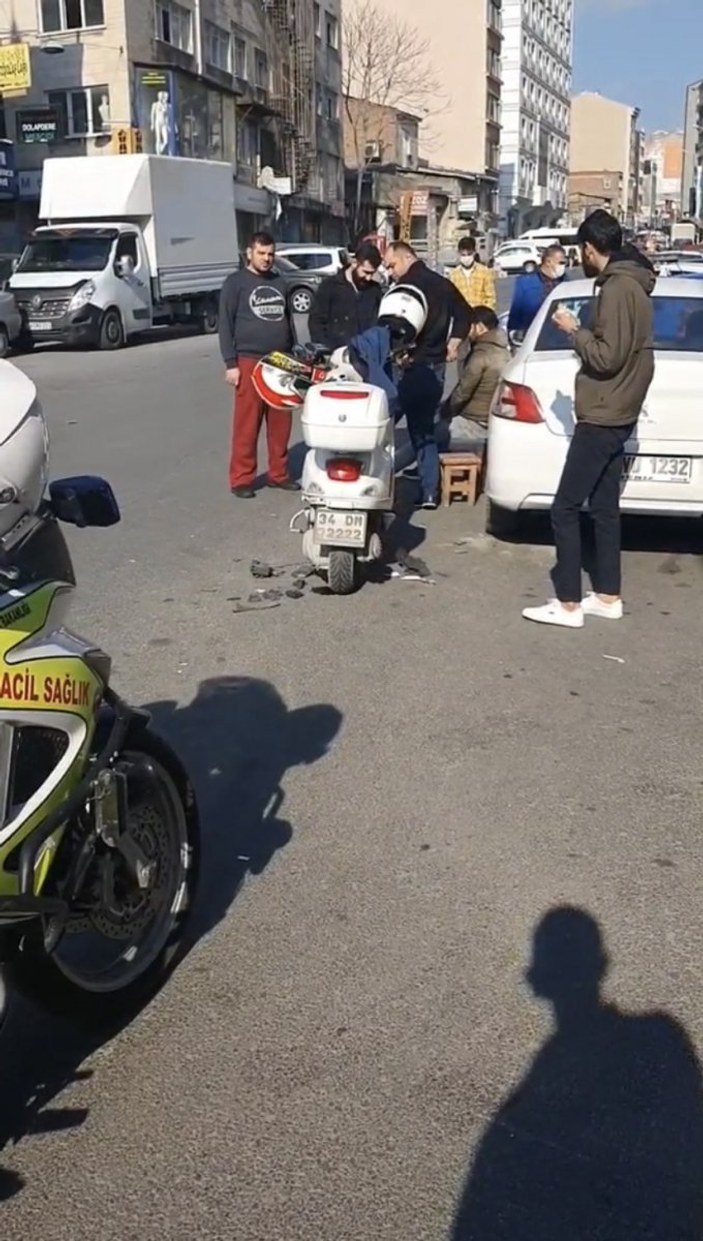 Şişli’de motosikletteki 2 kişi otomobilin çarpmasıyla takla attı