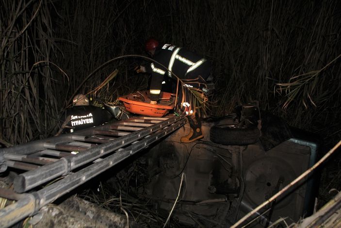 a Antalya'da 2 otomobil çarpıştı: 6 ölü