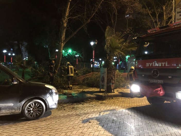 AFAD: İstanbul’da dün akşam 193 çatı uçtu, 3 kişi yaralandı