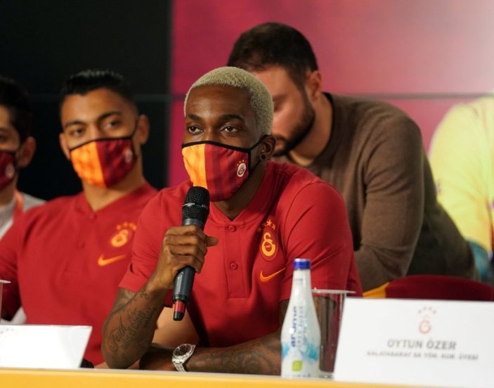 Galatasaray'da yeni transferlerin imza töreni