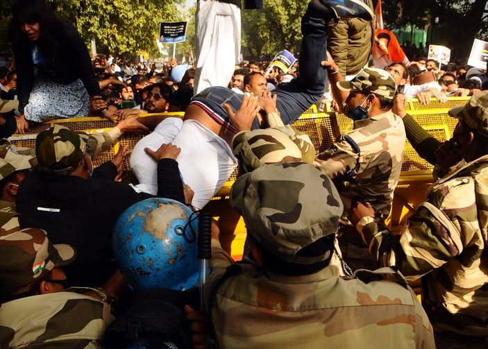 a Hindistan'da çiftçilerden gösteri