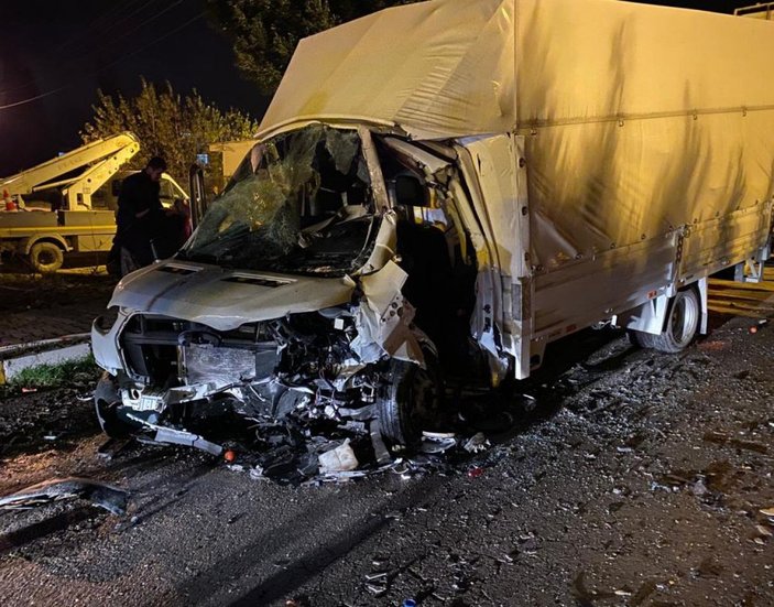 Antalya’da 2 kişinin hayatını kaybettiği feci kaza