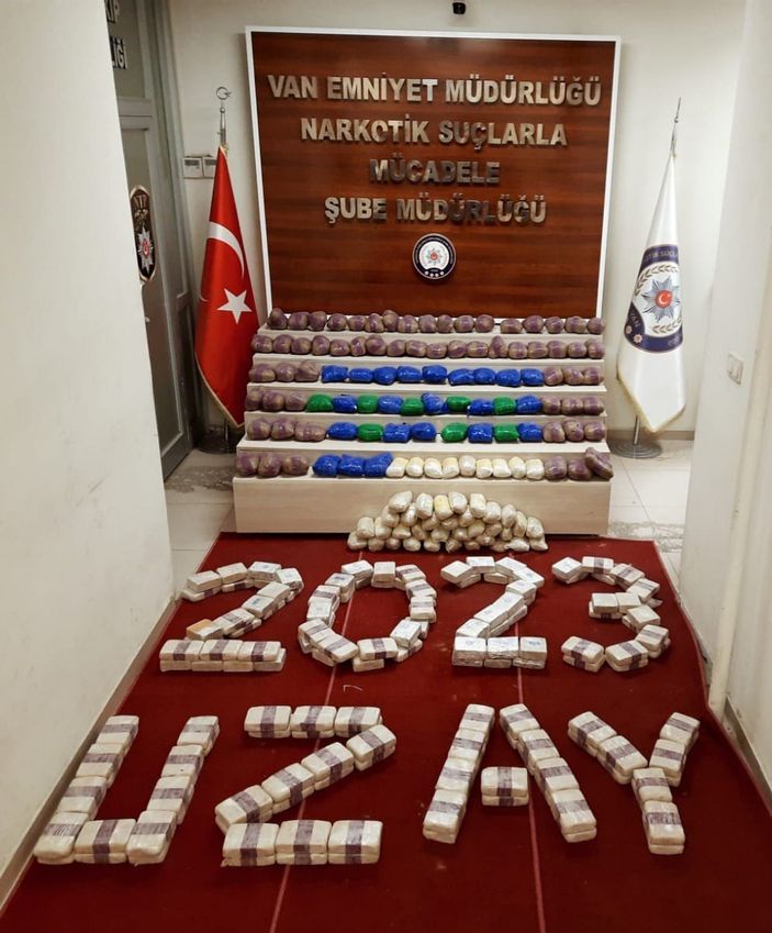 i Van'da 2 ayrı operasyonda, 246 kilo eroin ele geçirildi