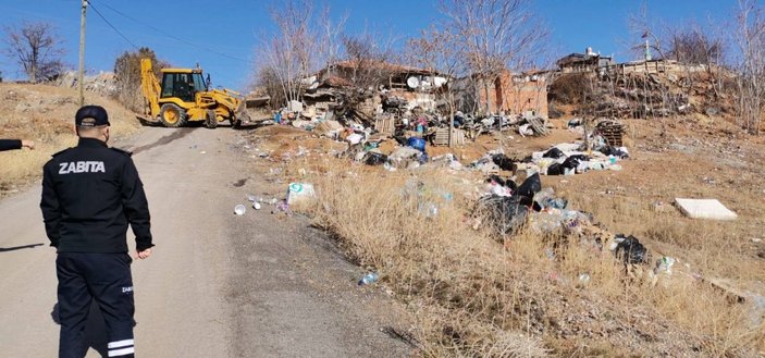 Kırıkkale'deki evden 1 kamyon çöp çıktı