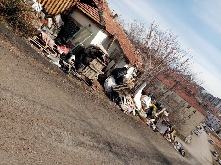 Kırıkkale'deki evden 1 kamyon çöp çıktı