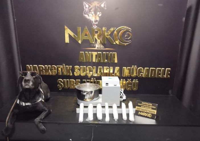 Antalya'da kargoya verilen blender cihazından 1 kilo uyuşturucu çıktı