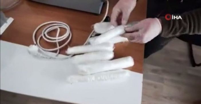 Antalya'da kargoya verilen blender cihazından 1 kilo uyuşturucu çıktı