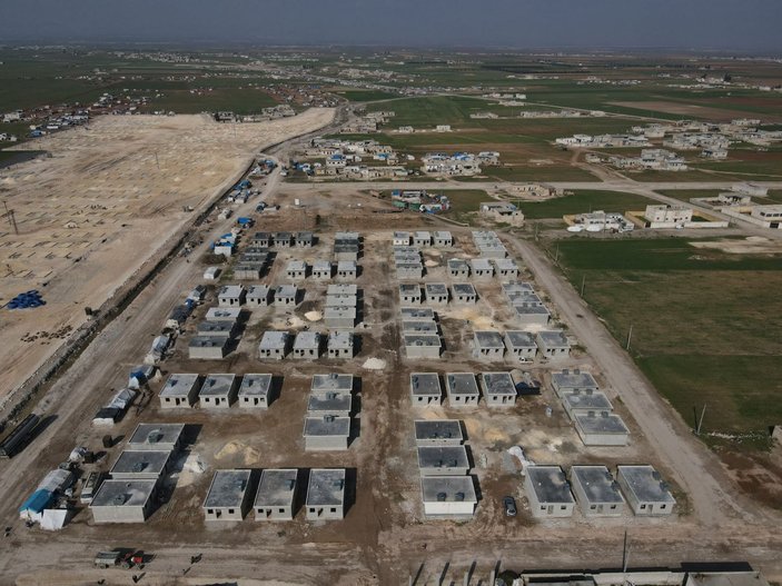 İHH, İdlib'de 'Yaşam Evleri' projesiyle briket evler inşa edecek