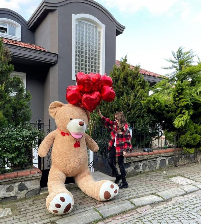 Seren Serengil'e dev ayıcıklı evlilik teklifi