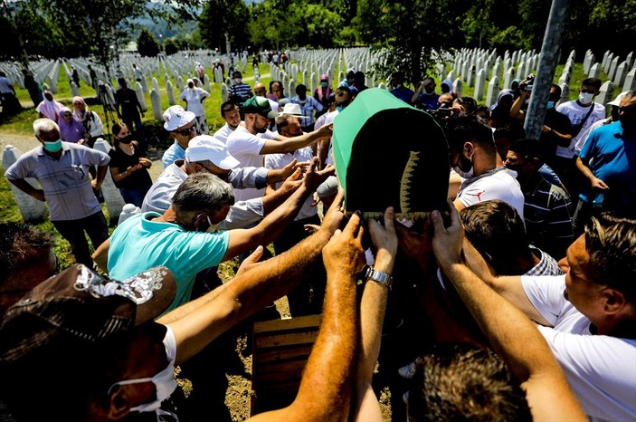 Hollanda'dan, Srebrenitsa katliamına seyirci kalan askerlere 5 bin euro 'jest'