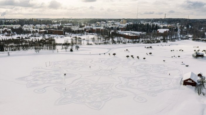 Finlandiya'da kar üstünde geometrik desenler oluşturuldu