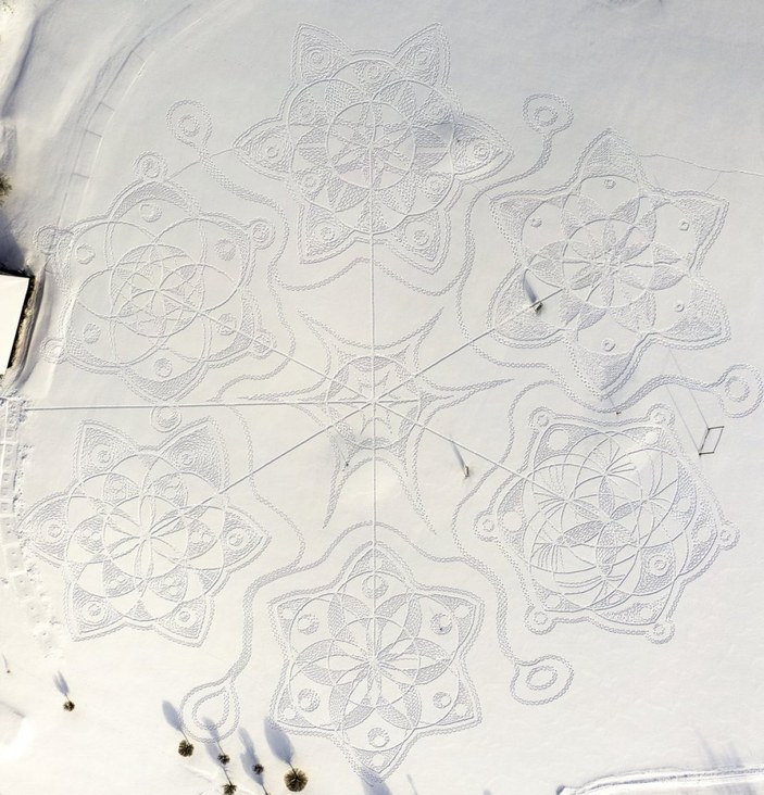 Finlandiya'da kar üstünde geometrik desenler oluşturuldu