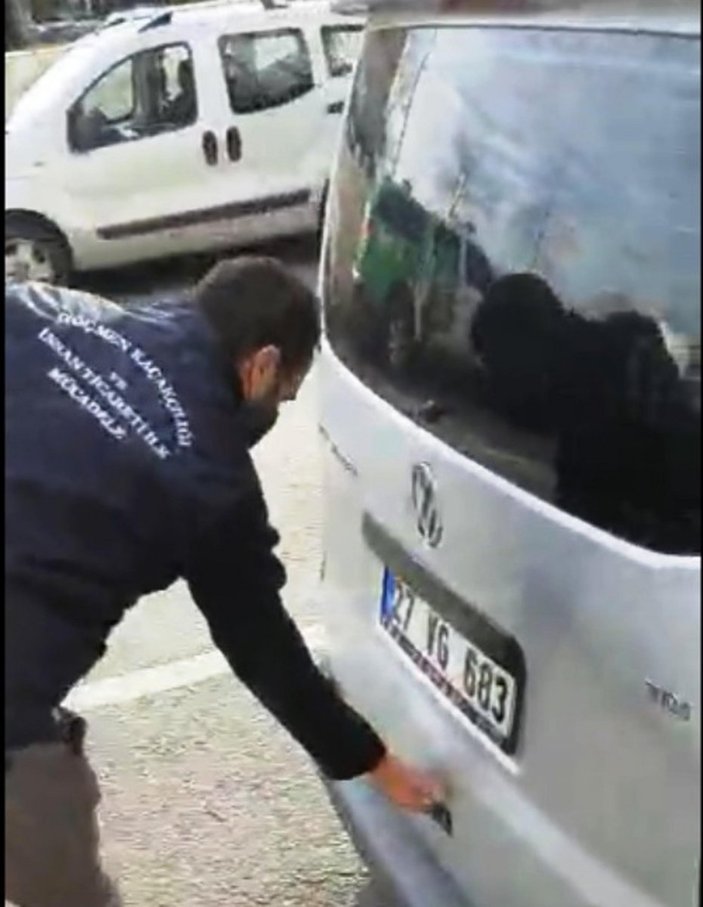Tekirdağ'da 8 kişilik minibüste 19 göçmen yakalandı