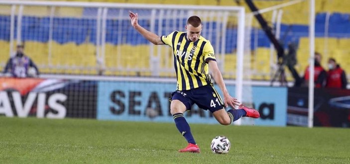 Fenerbahçe'de ayakta kalan tek isim Szalai oldu
