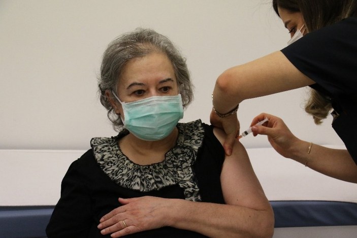 65 yaş üstü koronavirüs aşılaması başladı
