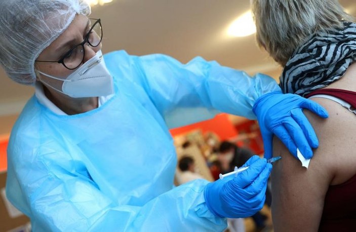 Fahrettin Koca: Aşı yapılanların sayısı 3.5 milyonun üzerinde