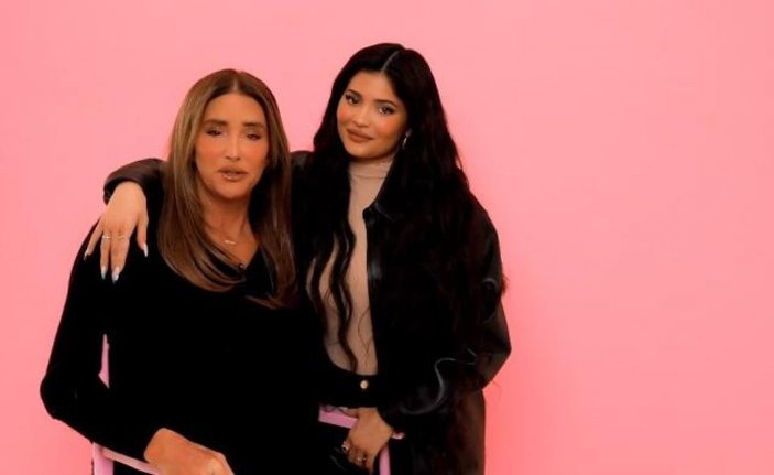 Kylie Jenner, cinsiyet değiştiren babasına makyaj yaptı