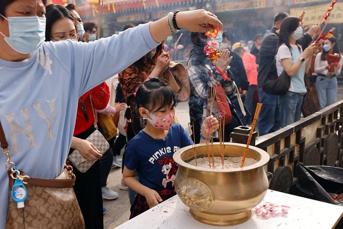 Çin Yeni Yılı kutlamaları, koronavirüs gölgesinde başladı