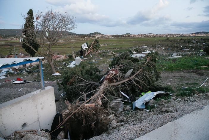 İzmir'de hortumun verdiği hasar gün aydınlanınca ortaya çıktı