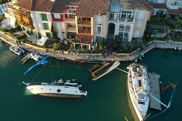 İzmir'de hortumun verdiği hasar gün aydınlanınca ortaya çıktı