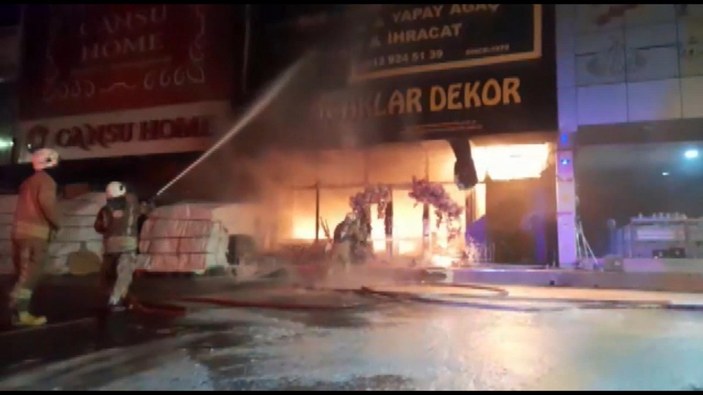 İSTOÇ Ticaret Merkezi'nde 4 iş yeri yandı
