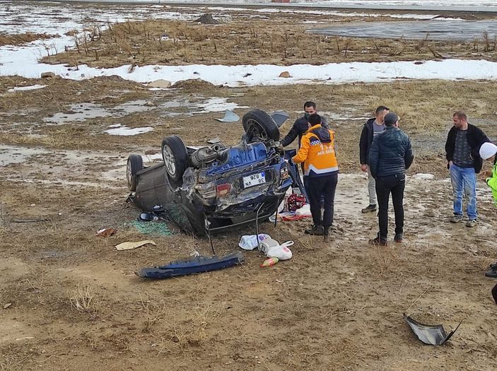 i Kayseri-Malatya otoyolunda 3 araç birbirine girdi