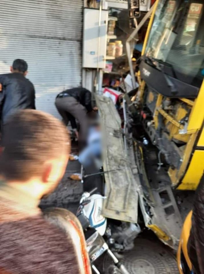 Gaziantep'te halk otobüsü iş yerine daldı: 1 ölü