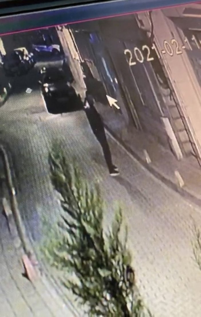 Fatih'te kebapçı dükkanına yapılan silahlı saldırı kamerada