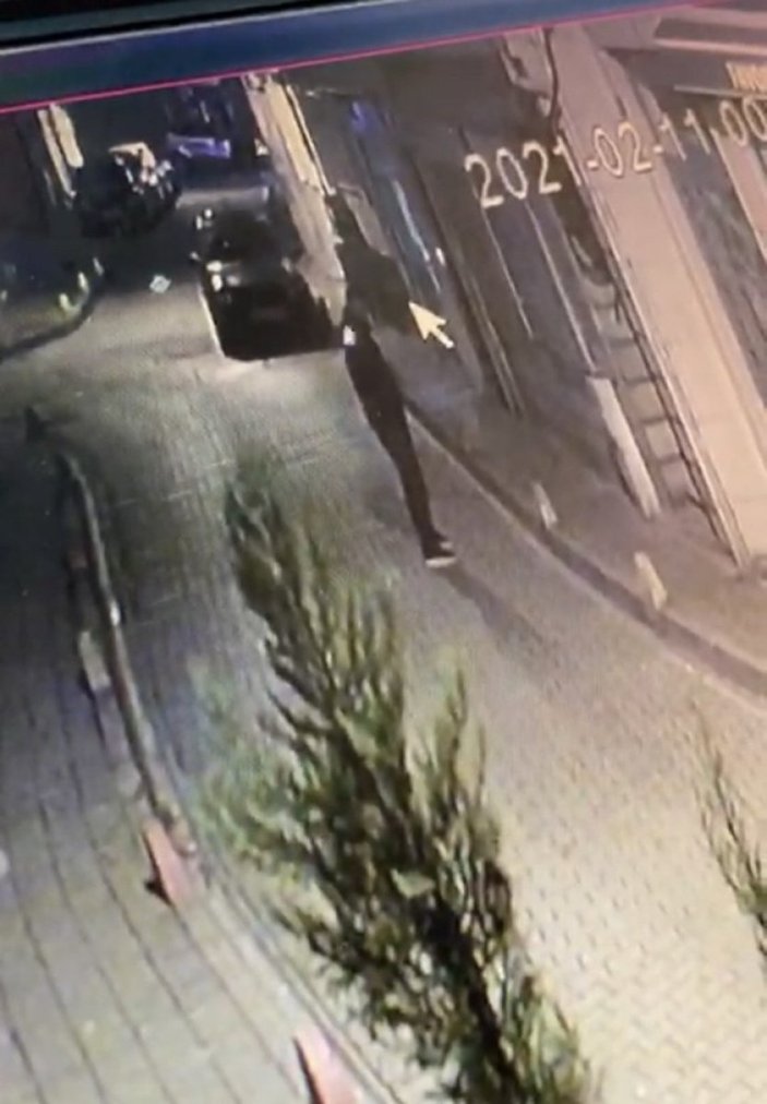 Fatih'te kebapçı dükkanına yapılan silahlı saldırı kamerada