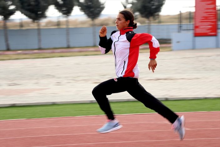 a Gaziantepli genç atlet, babasına verdiği sözü tutarak rekor kırdı