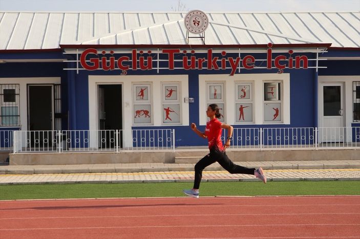a Gaziantepli genç atlet, babasına verdiği sözü tutarak rekor kırdı
