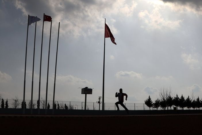 a Gaziantepli genç atlet, babasına verdiği sözü tutarak rekor kırdı