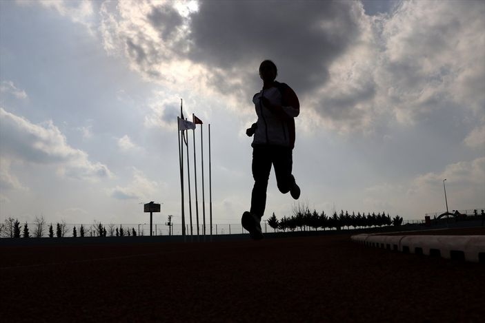 a Gaziantepli genç atlet, babasına verdiği sözü tutarak rekor kırdı