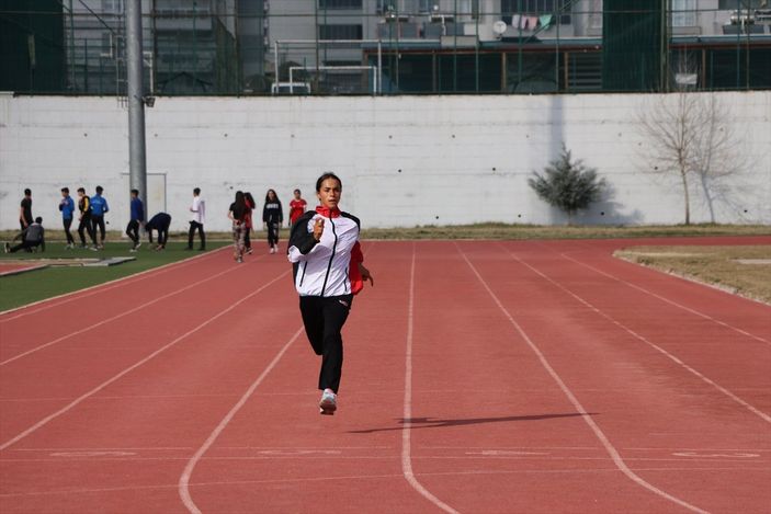 a Gaziantepli genç atlet, babasına verdiği sözü tutarak rekor kırdı