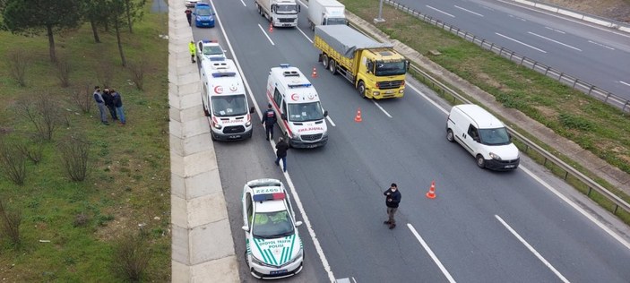 İstanbul TEM otoyolunda iki kamyonet çarpıştı