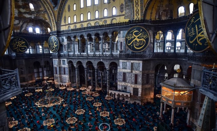 Ayasofya Camii yeni çehresiyle hayran bıraktı