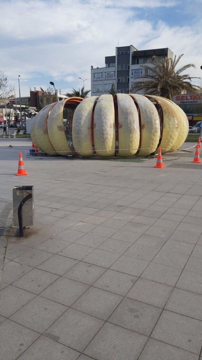 Sakarya Büyükşehir Belediyesi'nden kabak heykelinden ofis