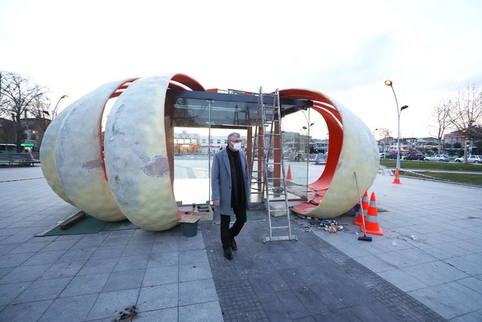 Sakarya Büyükşehir Belediyesi'nden kabak heykelinden ofis