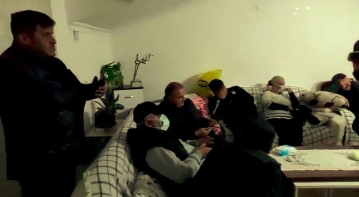 i Antalya'da jandarma itfaiye merdiveni ile kumar baskını yaptı