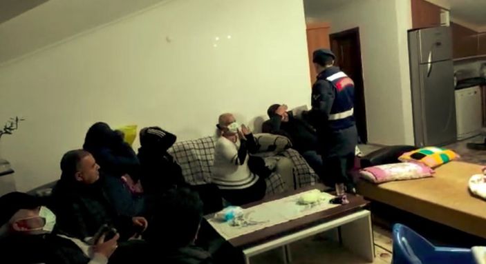 i Antalya'da jandarma itfaiye merdiveni ile kumar baskını yaptı