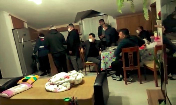 i Antalya'da jandarma itfaiye merdiveni ile kumar baskını yaptı