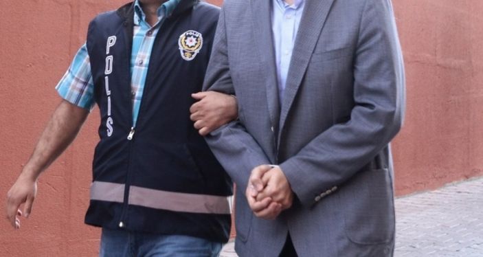 Bitlis'te belediye başkanına saldırı: 3 yaralı