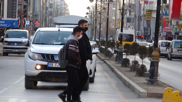 Van’da güzel havayı gören vatandaşlar kısıtlamaya uymadı