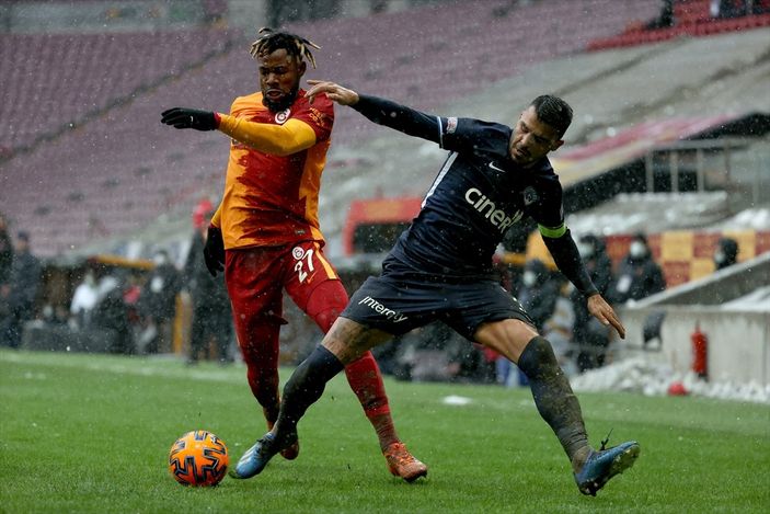 Galatasaray karlı zeminde Kasımpaşa'dan 3 puanı aldı
