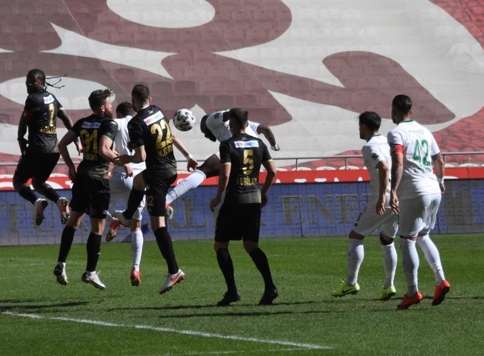 Konyaspor, Denizli'yi 2 golle geçti