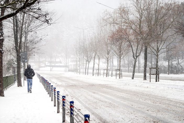 İstanbul'da eğitime kar engeli