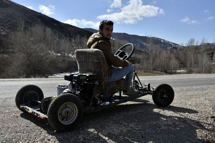 i Üç genç tek kişilik araç yaptı