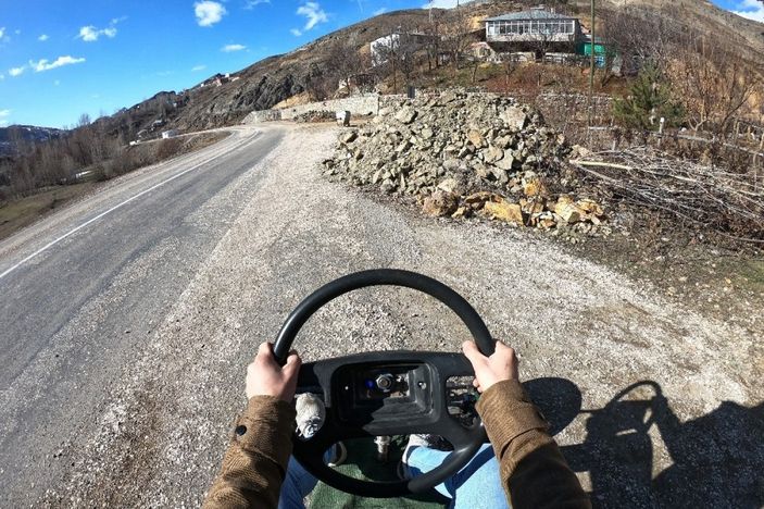 i Üç genç tek kişilik araç yaptı